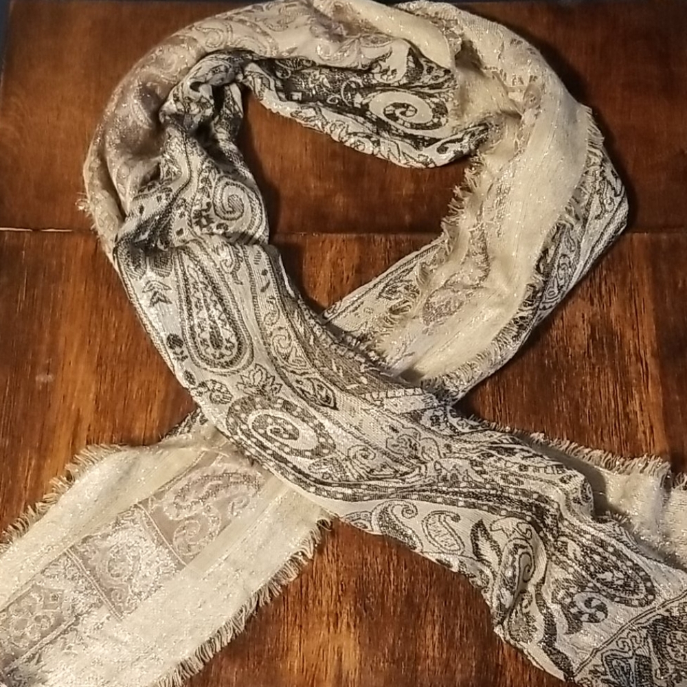 💙Silver scarf with silver detailing